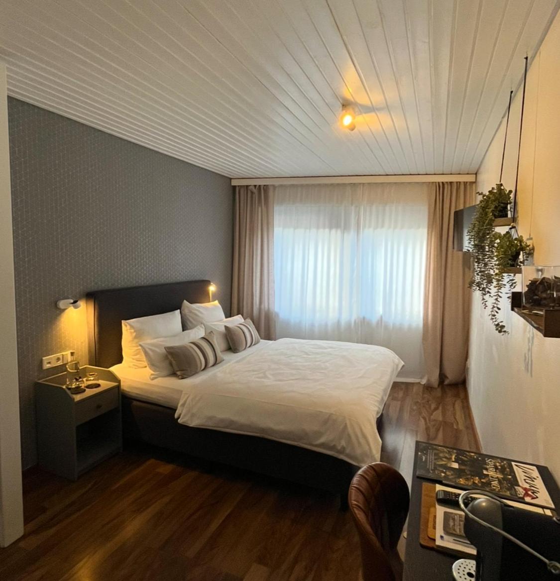 Kreuzblume Hotel & Weinstube Freiburg im Breisgau Dış mekan fotoğraf